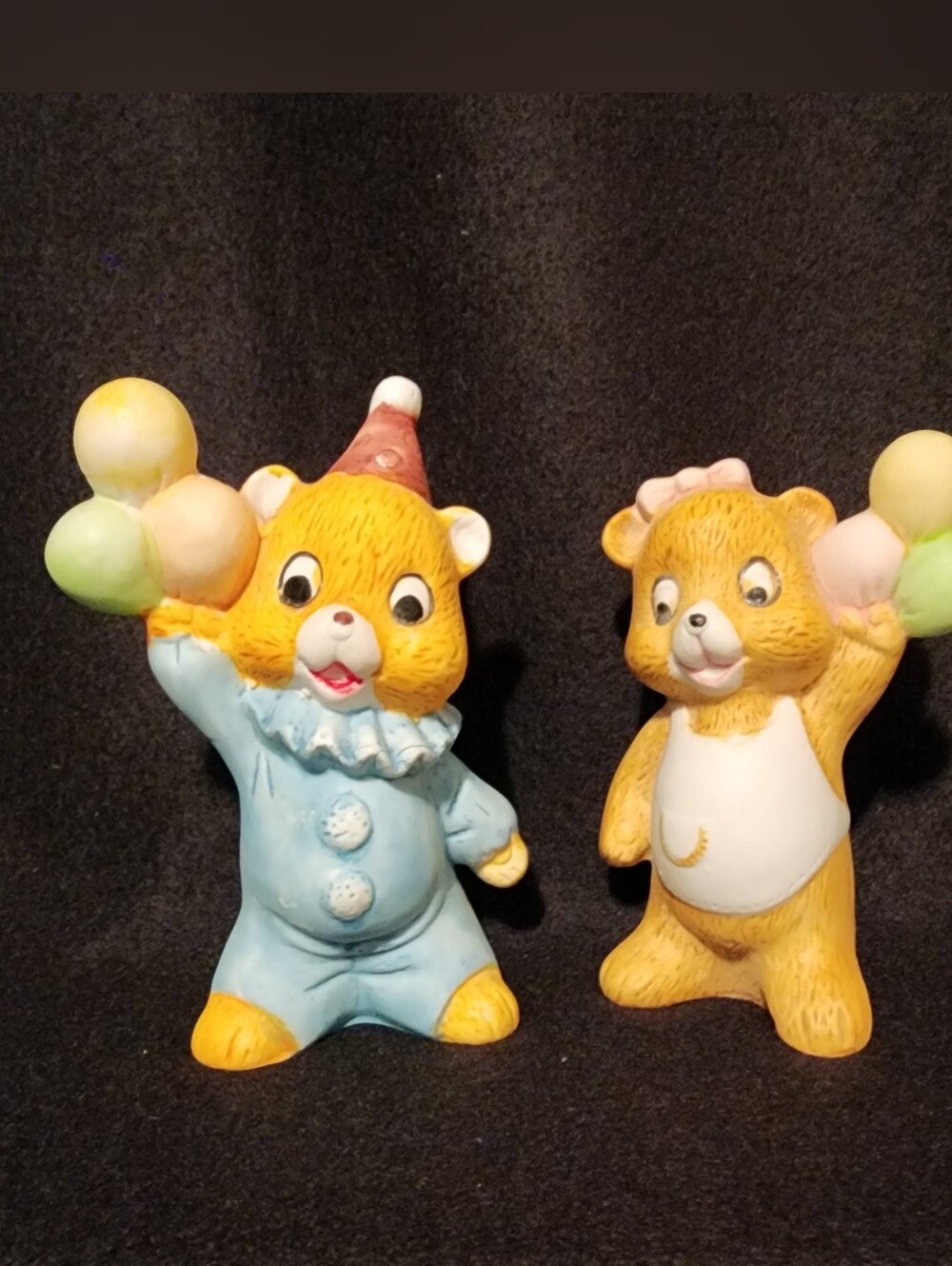 VINTATE - BIRTHDAY BEAR CLOWNS WITH BALLOONS SALT AND PEPPER SHAKERS